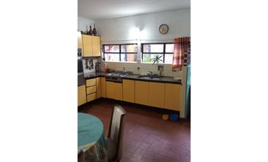 Casa en Venta VILLA LUGANO 5 ambientes 2 baños Garaje Patio Parrilla Balcon Terraza En 2 plantas
