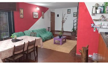 Casa en Venta VILLA LUGANO 5 ambientes 2 baños Garaje Patio Parrilla Balcon Terraza En 2 plantas