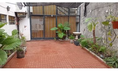 Casa en Venta VILLA LUGANO 5 ambientes 2 baños Garaje Patio Parrilla Balcon Terraza En 2 plantas