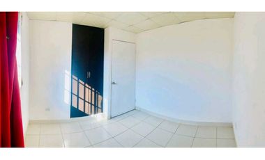 ALQUILA CASA EN RIO HATO, BARRIADA MILLA DE ORO 2 HABITACIONES