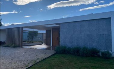 CASA EN VENTA EN  COSTA ESMERALDA Bº ECUESTRE