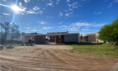 CASA EN VENTA EN  COSTA ESMERALDA Bº ECUESTRE