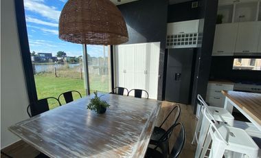 CASA EN VENTA EN  COSTA ESMERALDA Bº ECUESTRE