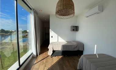 CASA EN VENTA EN  COSTA ESMERALDA Bº ECUESTRE