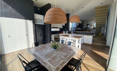 CASA EN VENTA EN  COSTA ESMERALDA Bº ECUESTRE