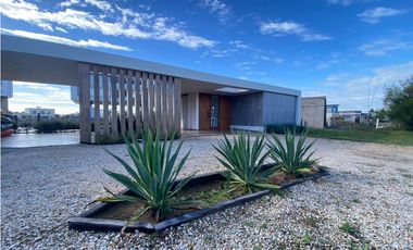 CASA EN VENTA EN  COSTA ESMERALDA Bº ECUESTRE