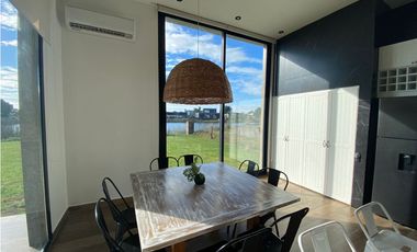 CASA EN VENTA EN  COSTA ESMERALDA Bº ECUESTRE