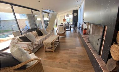 CASA EN VENTA EN  COSTA ESMERALDA Bº ECUESTRE