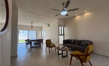 Renta casa amueblacon recámara en planta baja Zendera Conkal Mérida