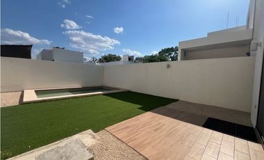 Renta casa amueblacon recámara en planta baja Zendera Conkal Mérida