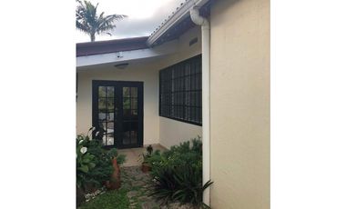 VENTA CASA BRISAS DEL GOLF 3REC LB