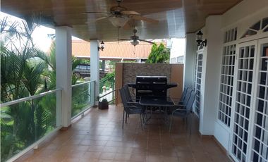VENTA CASA URB LA MONTAÑEZA BRISAS DEL GOLF 4R
