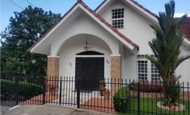 VENTA CASA URB LA MONTAÑEZA BRISAS DEL GOLF 4R