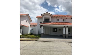 VENTA CASA QUINTAS DE VERSALLES 3REC VACA