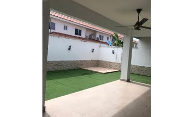 VENTA CASA QUINTAS DE VERSALLES 3REC VACA