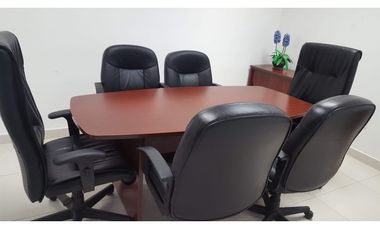 Se alquila oficina amoblada, grande y cómoda.