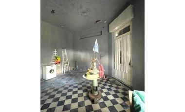 VENTA IMPORTANTE ESQUINA-CASA 3 AMB. MAS LOCAL COMERCIAL