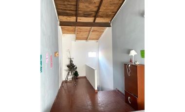 VENTA IMPORTANTE ESQUINA-CASA 3 AMB. MAS LOCAL COMERCIAL