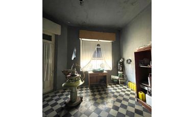 VENTA IMPORTANTE ESQUINA-CASA 3 AMB. MAS LOCAL COMERCIAL