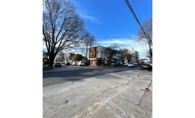 VENTA IMPORTANTE ESQUINA-CASA 3 AMB. MAS LOCAL COMERCIAL