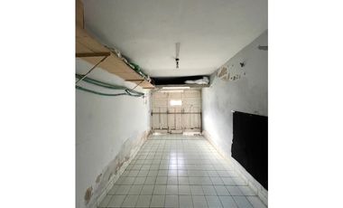 VENTA IMPORTANTE ESQUINA-CASA 3 AMB. MAS LOCAL COMERCIAL