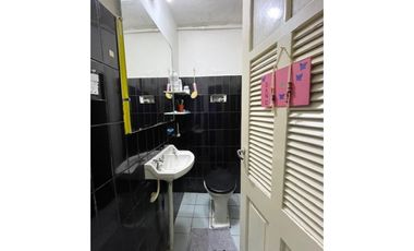 VENTA IMPORTANTE ESQUINA-CASA 3 AMB. MAS LOCAL COMERCIAL