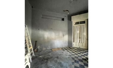 VENTA IMPORTANTE ESQUINA-CASA 3 AMB. MAS LOCAL COMERCIAL