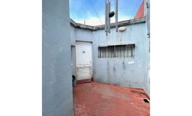 VENTA IMPORTANTE ESQUINA-CASA 3 AMB. MAS LOCAL COMERCIAL