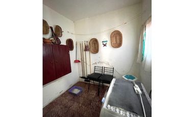 VENTA IMPORTANTE ESQUINA-CASA 3 AMB. MAS LOCAL COMERCIAL