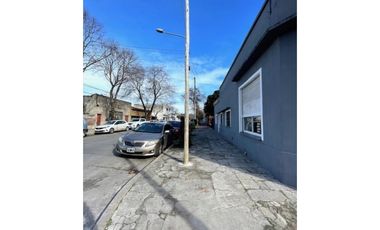 VENTA IMPORTANTE ESQUINA-CASA 3 AMB. MAS LOCAL COMERCIAL