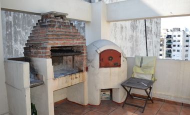Duplex 3 ambientes con terraza y parrilla propia