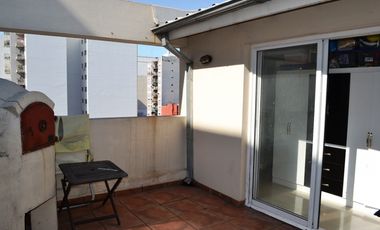 Duplex 3 ambientes con terraza y parrilla propia