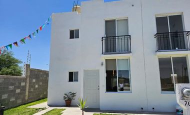Casa en Venta en Fracc. QUINTAS NAVARRA Torreón Coah. Modelo MALVASIA