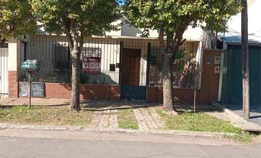 Casa para 2 Familias en venta en Berazategui Oeste