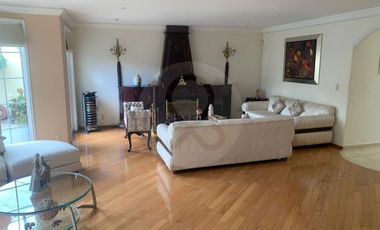 Casa en condominio en venta en Lomas de Tecamachalco