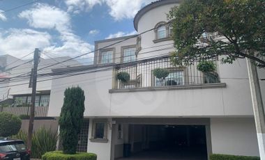 Casa en condominio en venta en Lomas de Tecamachalco