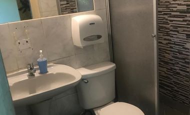 Hotel de 34 habitaciones con baño privado en Santiago Centro