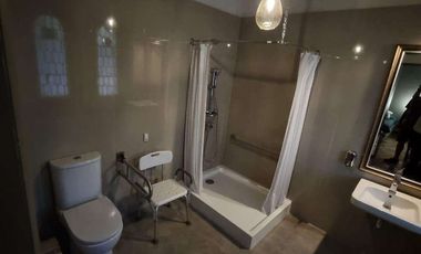 Hotel de 34 habitaciones con baño privado en Santiago Centro