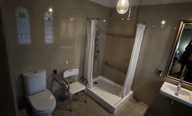 Hotel de 34 habitaciones con baño privado en Santiago Centro