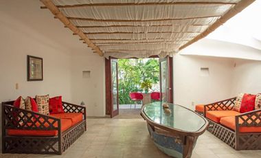 CASA A PIE DE PLAYA EN MANZANILLO