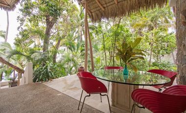 CASA A PIE DE PLAYA EN MANZANILLO