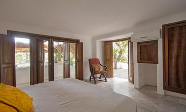 CASA A PIE DE PLAYA EN MANZANILLO