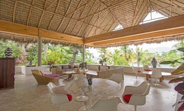 CASA A PIE DE PLAYA EN MANZANILLO