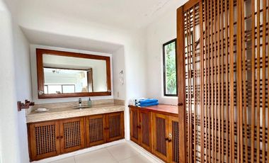 CASA CON VISTA AL MAR EN LA PENINSULA DE SANTIAGO EN MANZANILLO