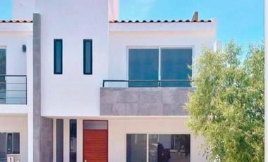 Casa con recamara en plata baja