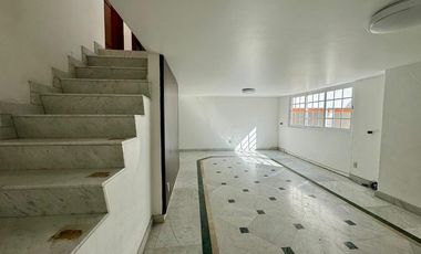CASA EN VENTA EN SANTA MONICA