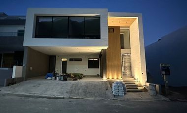 Las fincas casa contemporánea nueva con acabados de lujo en 32,990,000