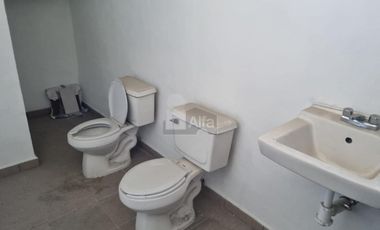 Piso en Renta en Toluca, sobre avenida, ideal para escuelas, oficinas, gym, etc.