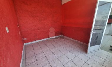 Piso en Renta en Toluca, sobre avenida, ideal para escuelas, oficinas, gym, etc.