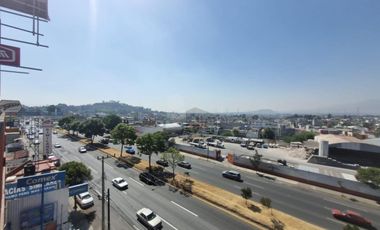 Piso en Renta en Toluca, sobre avenida, ideal para escuelas, oficinas, gym, etc.